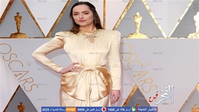 داكوتا جونسون تصل لريد كاربت حفل 