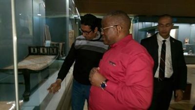 وزير خارجية انجولا بالمتحف القومي للحضارة المصرية بالفسطاط