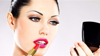 أحمر الشفاه قد يحتوي على مواد مسرطنة