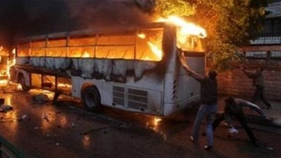 السيطرة على حريق أتوبيس رحلات في شبرا الخيمة