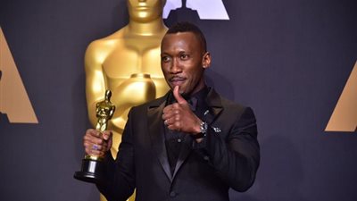 شاهد.. كيف يصنع تمثال 