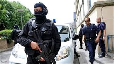 الشرطة الفرنسية تعتقل 3 فتيات كنّ يخططن لهجوم إرهابي