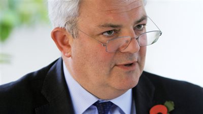 عاجل .. مسئول الشئون الإنسانية بالأمم المتحدة يُمنع من دخول اليمن