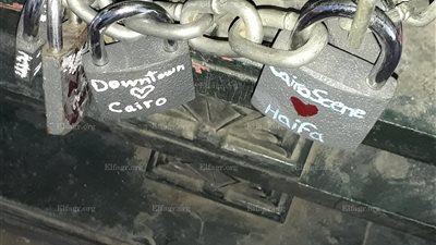 شباب يحولون كوبري 