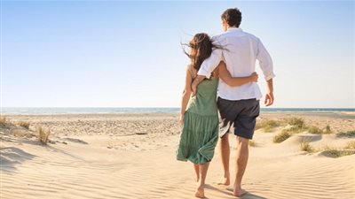 جددي مشاعرك مع زوجك.. 8 طرق مبهرة للإحتفال بعيد زواجكم