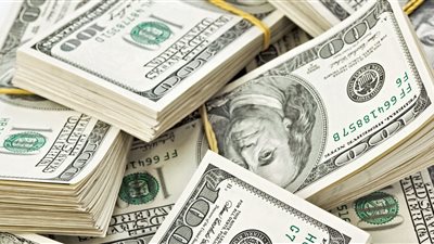 تراجع مفاجئ لسعر الدولار في السوق السوداء