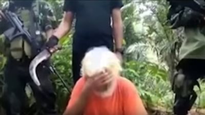 اللحظات الأخيرة قبل قطع داعش رأس سائح ألماني (فيديو)