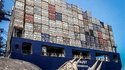 ميناء دمياط يستقبل  3 سفن حاويات و5 سفن بضائع عامة