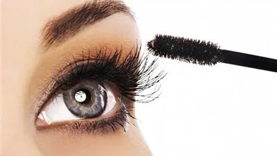 4 إستخدامات للماسكرا لا تعرفيها من قبل