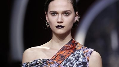 البساطة تسيطر على تسريحات اسبوع الموضة الباريسي لخريف 2017