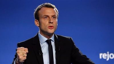 ماكرون يحظى بدفعة في استطلاعات الرأي مع تعمق أزمة فيون