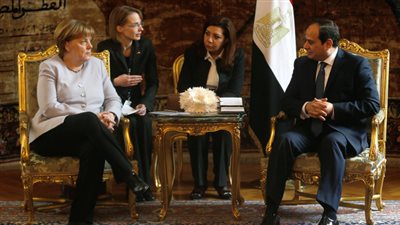 رد حاسم من السيسي على ميركل بعدما طالبت بإشراك تركيا وقطر في الأزمة الليبية