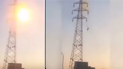 في مشهد مروع.. مراهق يتعرض لصعقة كهربائية قوتها 30 ألف فولت ! (فيديو)