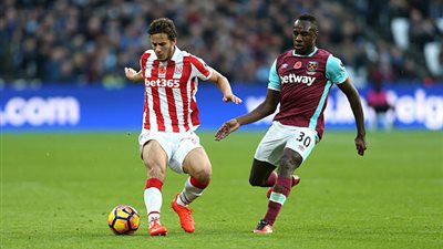  كوبري عالمي من رمضان صبحي للاعب ميدلزبره (فيديو)