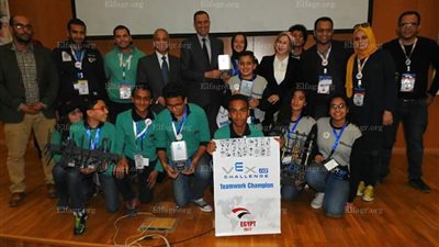طلاب السويس يحصلون على المركز الأول بمسابقة VEX Robotics في الوطن العربي  (صور)