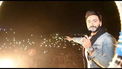 وسط حضور جماهيري هائل.. تامر حسني يحطم الأرقام القياسية  فى 