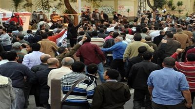 مواطنون يقتحمون مكتب تموين بإمبابة ويقطعون شارع المطار بسبب الخبز