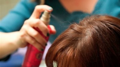 دراسة تحذر النساء الحوامل من استخدام إسبراي الشعر لهذه الأسباب !