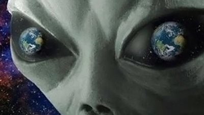 في مشهد غريب.. شاب أمريكي يتحول إلى كائن فضائي ! (فيديو)