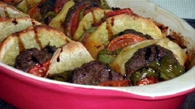 طريقة عمل صينية الكفتة مع البطاطس والطماطم