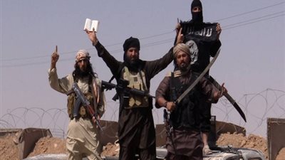 التلجراف: ذعر بين أقباط شمال سيناء بعد ورود أسمائهم في قوائم اغتيال 