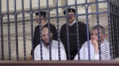 رد فعل المتهم بذبح بائع الخمور بعد حكم الإعدام (فيديو)