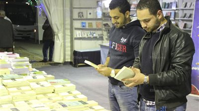 إقبال متوسط على 