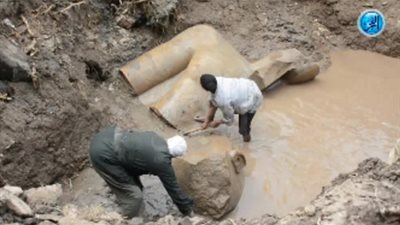 انتشال تمثالين أثريين بـ