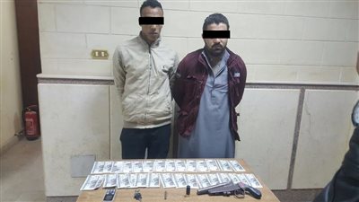 ضبط عاطلين بحوزتهما حشيش و4 آلاف جنيه مزورة بالتبين