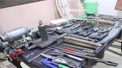 القبض على سائق لتحويله منزله ورشة  لتصنيع الأسلحة النارية بالإبراهيمية