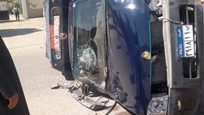 انقلاب سيارة شرطة بطريق الكوامل في 