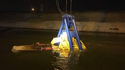 فرق إنقاذ قناة السويس تنجح في انتشال الصال الغارق بالمجرى الملاحي