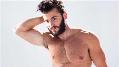 أمور كثيرة تمثل علامات الجمال عند الرجال.. ابرزها الصدر والعضلات المفتولة