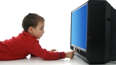 دراسة مثيرة: التلفزيون خطر على أطفال الفقراء!