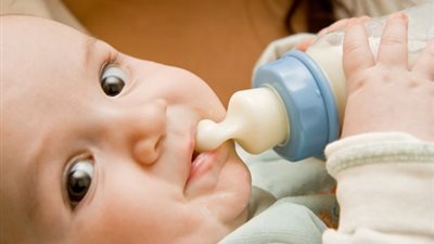 بمناسبة الأسبوع العالمي للرضاعة.. تعرفي على أساسيات الرضاعة الطبيعية 