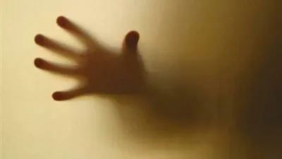 أم تحرق طفلتها حية بعد تخديرها.. والمحكمة تقضي بالمؤبد !