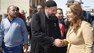 الأسر القبطية المنتقلة من العريش يتسلمون 48 وحدة سكنية بالإسماعيلية