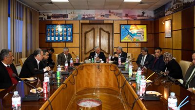 محافظ دمياط يغلق معملين للتحاليل 