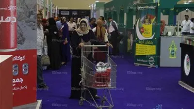 لحظة إقبال المواطنين على معرض 