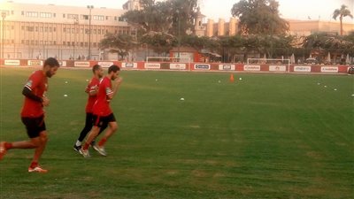    تدريبات بدنية قوية للاعبي الأهلي