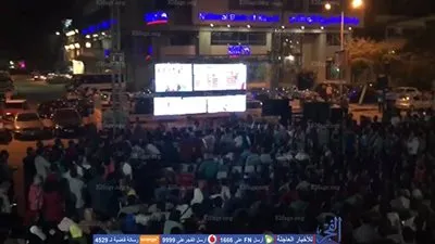شاهد.. حماس من الشباب والأطفال بميدان مصطفى محمود لمباراة المنتخب 