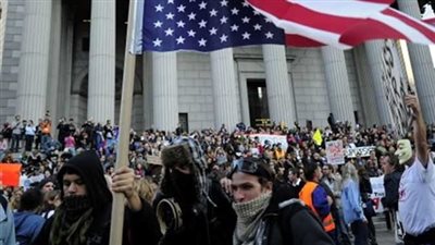 أمريكيون يتظاهرون فى ولاية فرجينيا لإحياء ذكرى أحداث عنف عنصرية