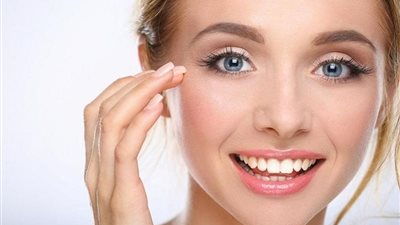 طريقة عمل ماسك لتفتيح البشرة الدهنية (فيديو)