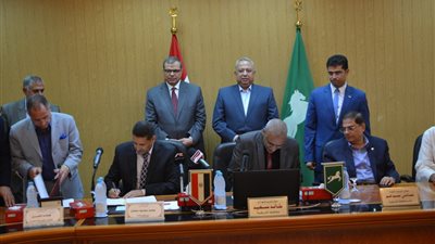 وزير القوى العاملة يشهد اتفاقية لصرف علاوات خاصة بحد أقصى 4000 جنيه