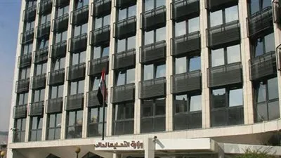 'التعليم العالي' تكشف حقيقة قرار فصل البنين عن البنات بالجامعات