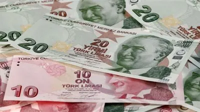 الليرة التركية تهوي إلى سعر قياسي جديد مقابل الدولار