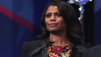 مساعدة ترامب السابقة تبث تسجيلاً لسبب إبعادها من البيت الأبيض