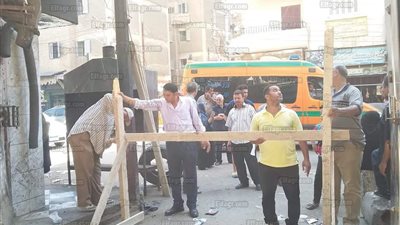 انهيار شرفة منزل وغرب المنصورة يخلي العقار (صور)