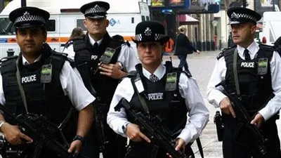 الشرطة البريطانية تغلق محطة المترو في منطقة ويست مينستر قرب البرلمان