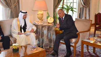 الرئيس اليمني يعقد مباحثات مع أحمد أبو الغيط